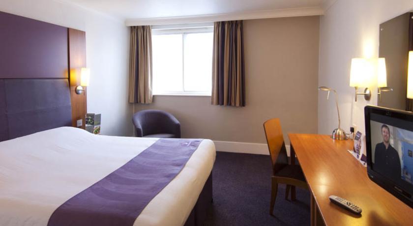 Premier Inn Glasgow East Kilbride - Peel Park Exterior foto
