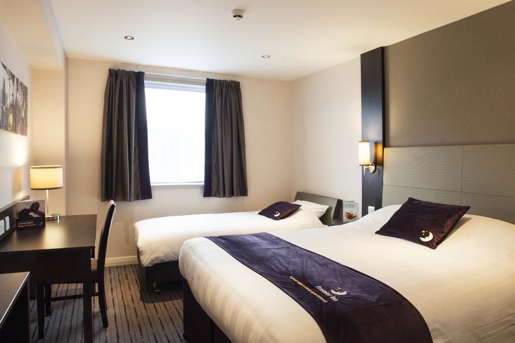 Premier Inn Glasgow East Kilbride - Peel Park Habitación foto