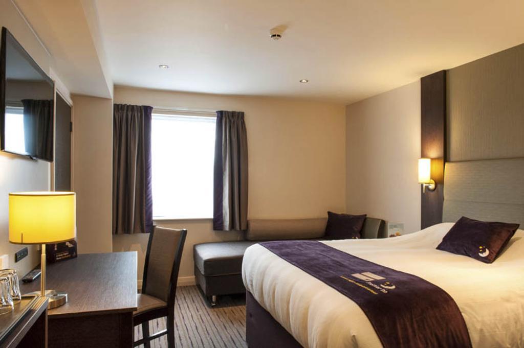 Premier Inn Glasgow East Kilbride - Peel Park Habitación foto