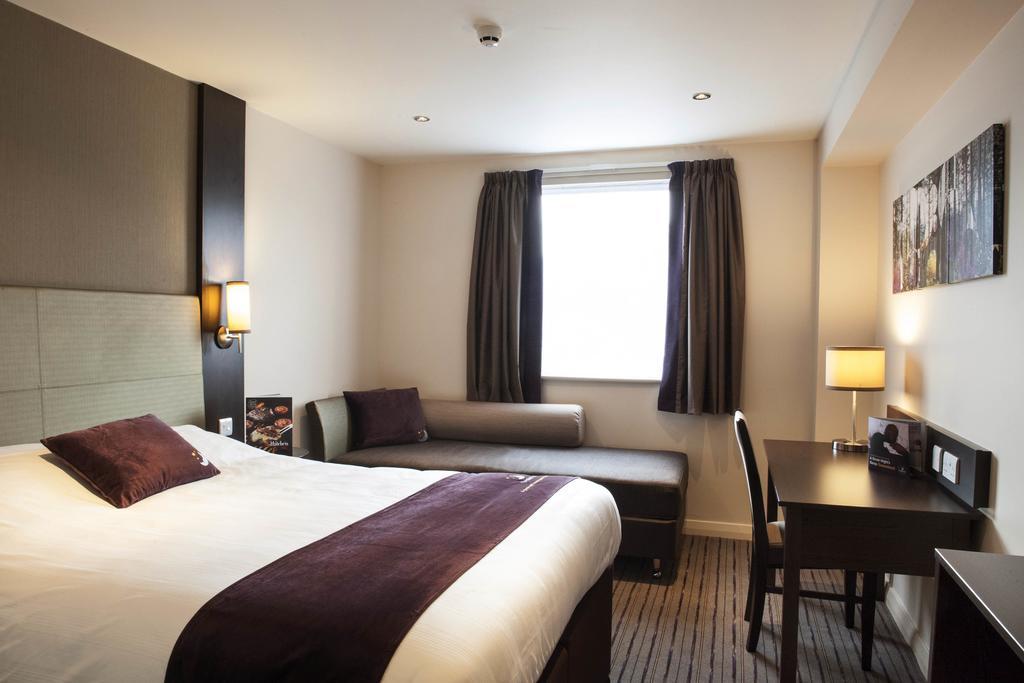 Premier Inn Glasgow East Kilbride - Peel Park Habitación foto
