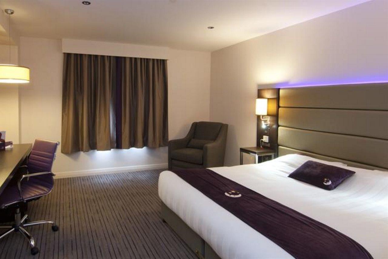 Premier Inn Glasgow East Kilbride - Peel Park Exterior foto