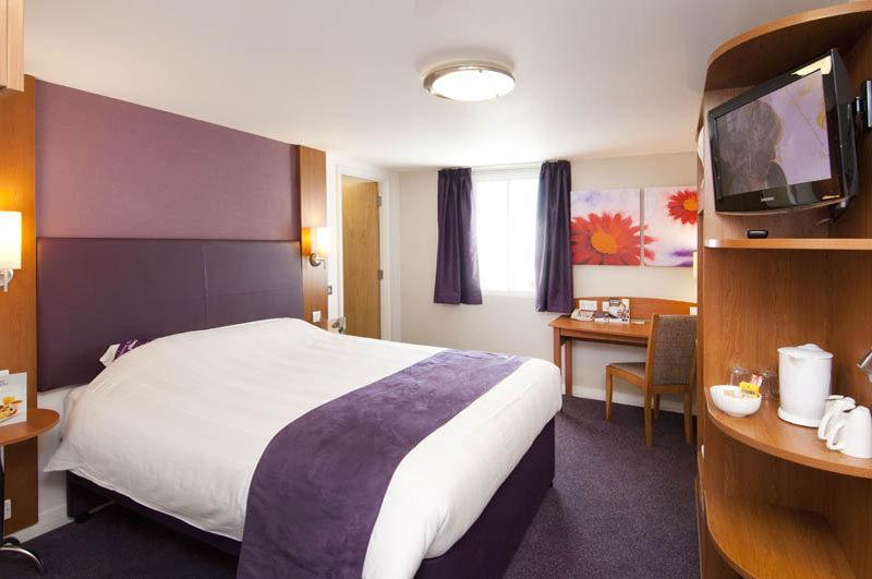 Premier Inn Glasgow East Kilbride - Peel Park Exterior foto
